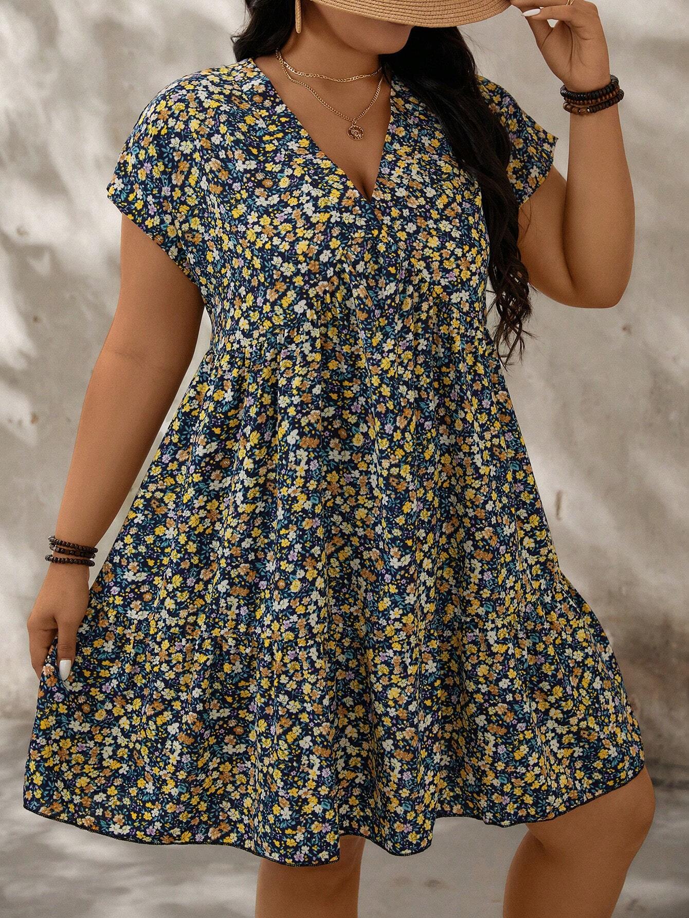 Florales | Kleid mit V-Ausschnitt und kurzen Ärmeln in Übergröße