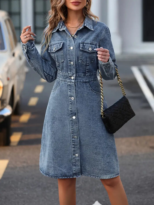 Bo - Langarm-Slim-Fit-Denimkleid mit Knopfleiste