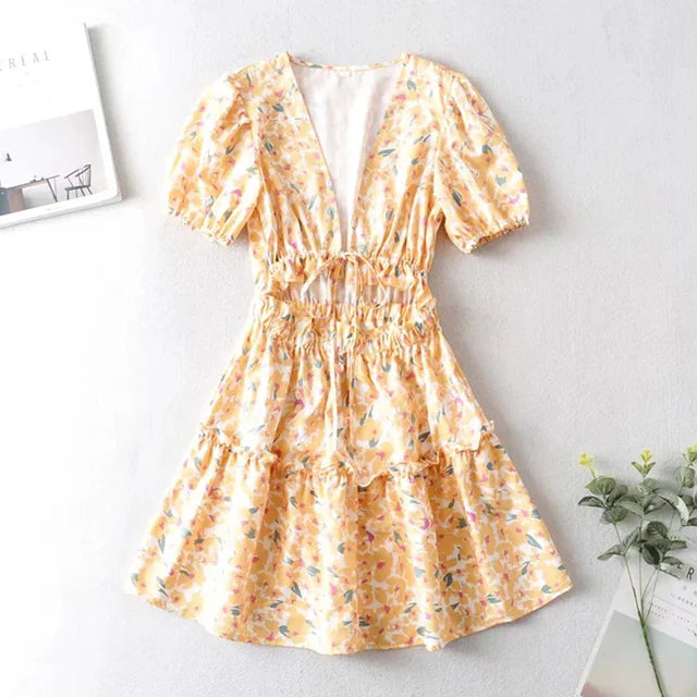 Delilah - Sonniger Blumen-Romper mit Bindungsdetail vorn