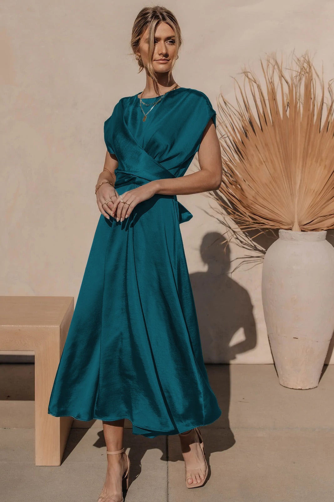 Quinlan  |  Elegantes Midikleid aus Satin
