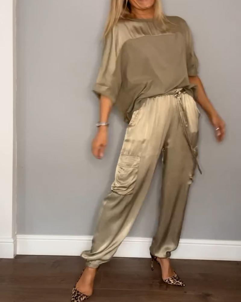 Luxus | Zweiteiliger Halbarmanzug aus glattem Satin, der Ihre innere Diva zum Vorschein bringt